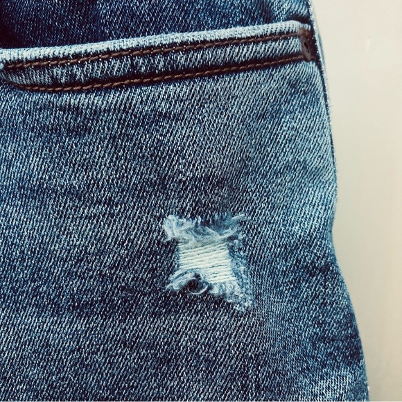 RW  & CO Sz 31 High Rise Raw Hem Crop Distressed Mid Wash Jeans NEW WITH TAGS - Picture 5 of 14